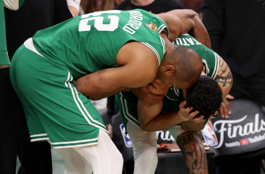 九游娱乐-DWG不断突破！，塔图姆连续十二场比赛得分超过领先优势明显赛场气氛高涨的简单介绍