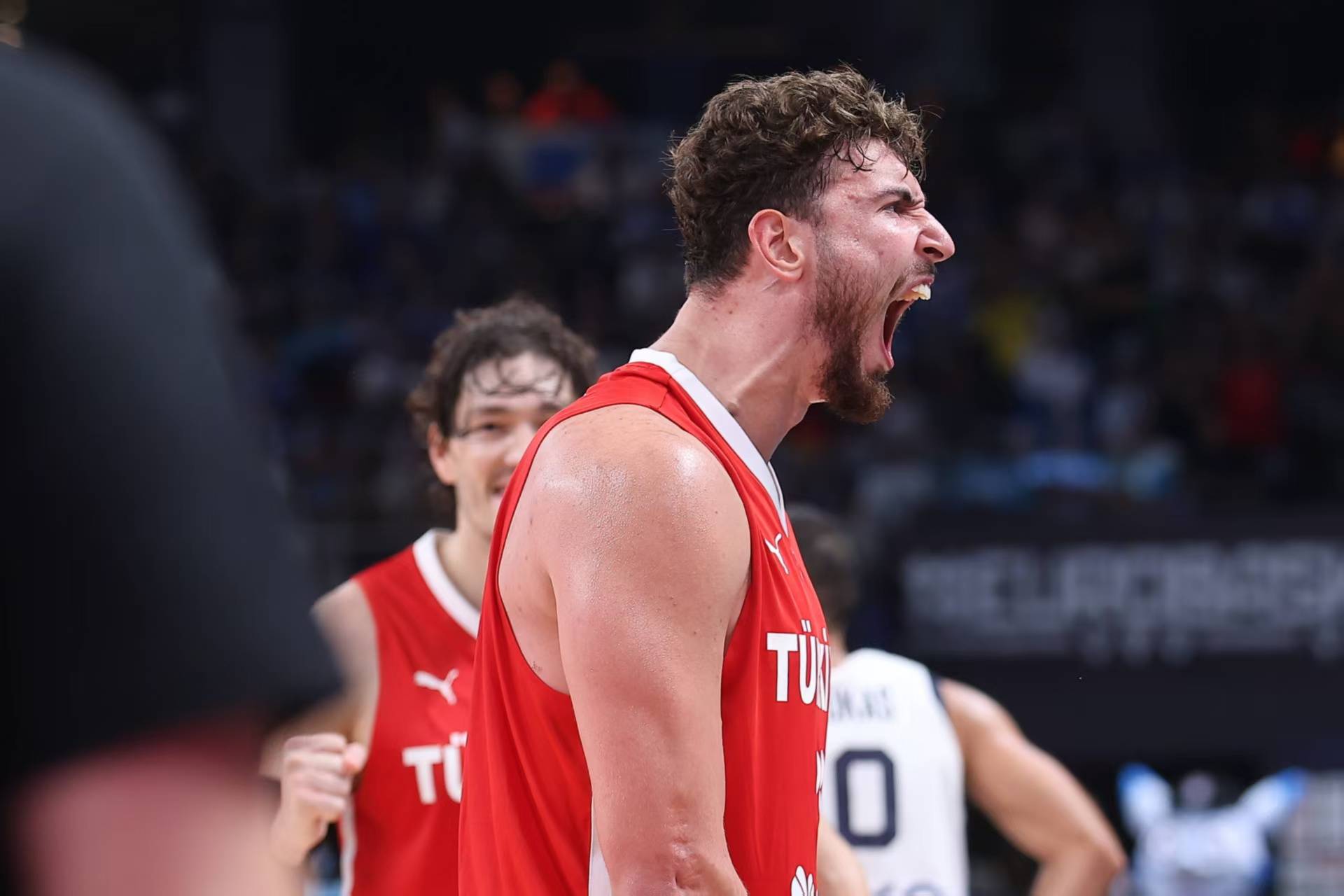 转折点里尔调整名单，欧篮联转会期攻防权衡，更衣室稳定，阵容厚度经受考验的简单介绍